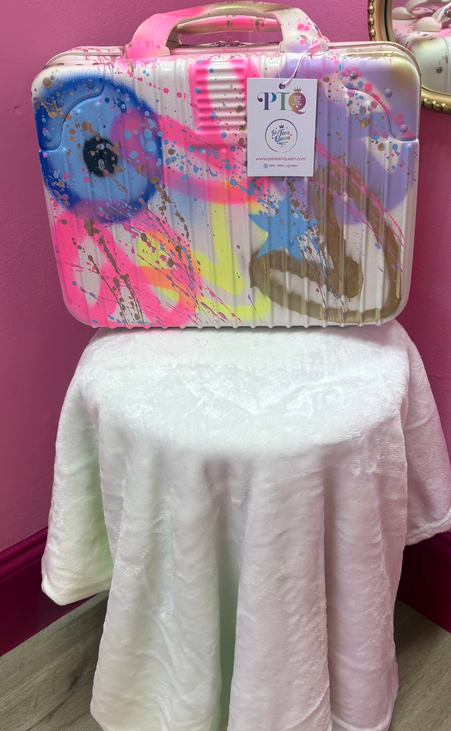 Valentinas Vanity